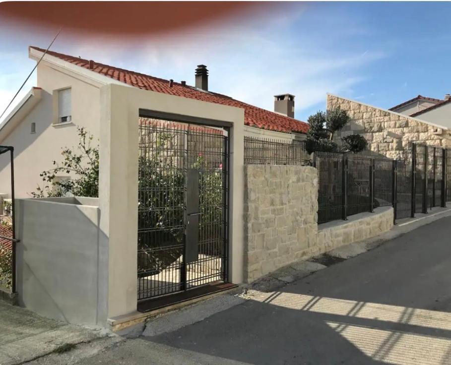 Romantic Stone- Studio Apartman Omis Bagian luar foto