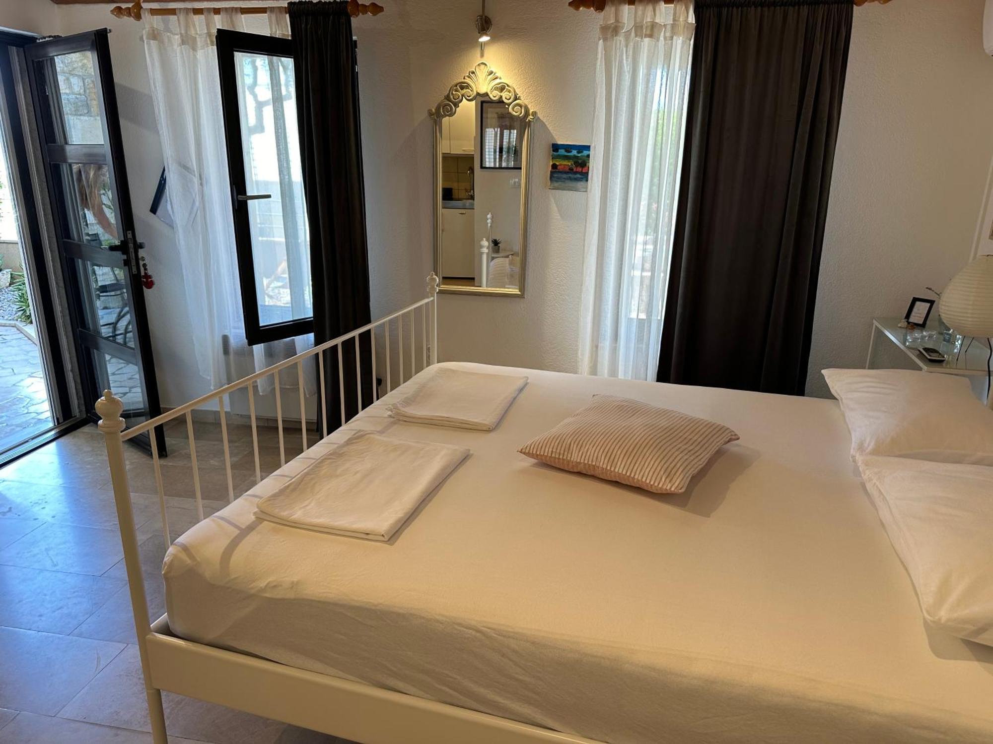 Romantic Stone- Studio Apartman Omis Bagian luar foto